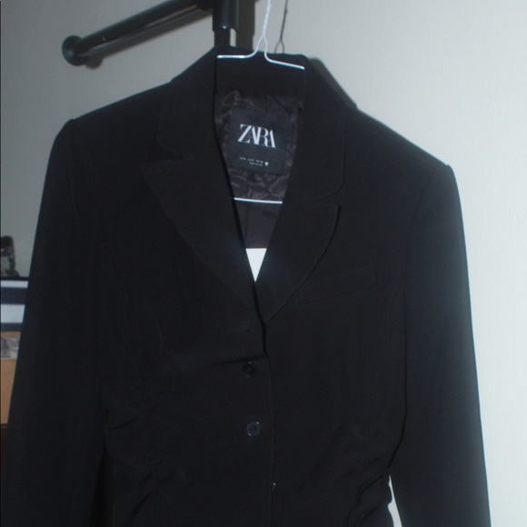 Must Go‼️ Brand New Zara Ruched Fitted Blazer. Read Description 👇 - Picture 8 of 12